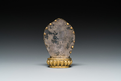 Belle petite sculpture de Bouddha en bronze dor&eacute;, N&eacute;pal, 17/18&egrave;me