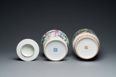 Twee Chinese famille rose vazen, Qianlong merk, Republiek