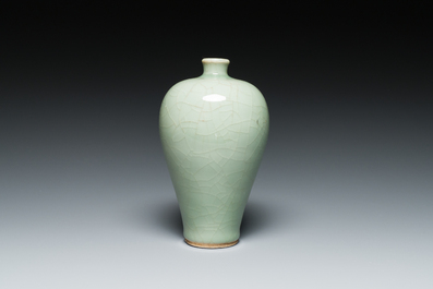 A Chinese monochrome celadon-glazed 'meiping' vase, 18/19th C.