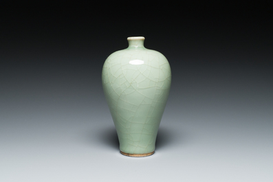 A Chinese monochrome celadon-glazed 'meiping' vase, 18/19th C.