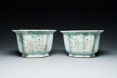 Paire de jardini&egrave;res en porcelaine de Chine qianjiang cai &agrave; d&eacute;cor des 'Sept sages dans la for&ecirc;t de bambou', 19/20&egrave;me