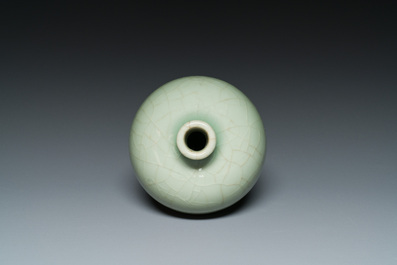 A Chinese monochrome celadon-glazed 'meiping' vase, 18/19th C.