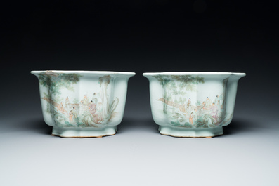 Paire de jardini&egrave;res en porcelaine de Chine qianjiang cai &agrave; d&eacute;cor des 'Sept sages dans la for&ecirc;t de bambou', 19/20&egrave;me