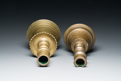 Twee Ottomaanse bronzen kandelaars, 17e eeuw