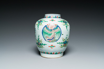 Een Chinese wucai 'draken' vaas, Transitie periode/Kangxi