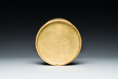 Een Chinese cloisonn&eacute; 'gu' vaas met lotusslingers, 18/19e eeuw