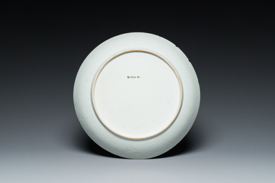 Plat en porcelaine de Chine famille rose &agrave; d&eacute;cor d'un lotus pour le march&eacute; Sud-Est asiatique, Yongzheng