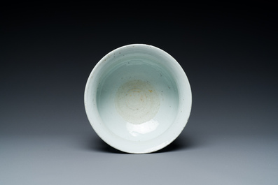 Br&ucirc;le-parfum en porcelaine de Chine en bleu et blanc &agrave; d&eacute;cor de dragons, Kangxi