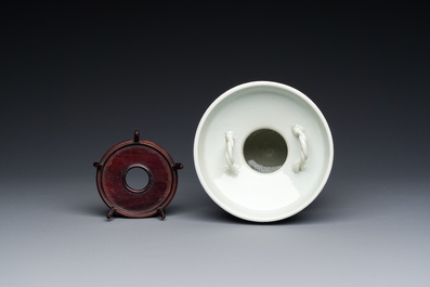 A Chinese blue and white basket-shaped vase on wooden stand, Yongzheng mark, 19/20th C.