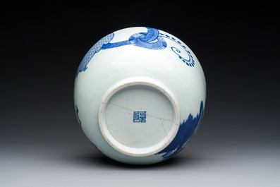 Een Chinese blauw-witte 'Bleu de Hue' kom voor de Vietnamese markt, Nguyen merk, 18e eeuw