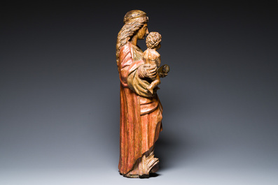 Vierge &agrave; l'Enfant en ch&ecirc;ne sculpt&eacute; et polychrom&eacute;, probablement France, 16&egrave;me