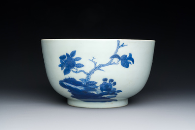 Een Chinese blauw-witte 'Bleu de Hue' kom voor de Vietnamese markt, Nguyen merk, 18e eeuw