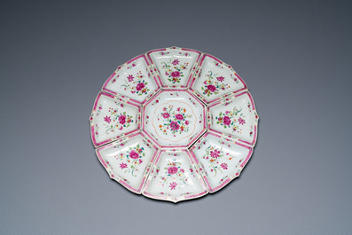 Deux services &agrave; mendiants de neuf pi&egrave;ces en porcelaine de Chine famille rose, 18/19&egrave;me