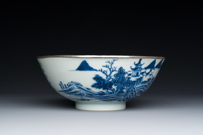 Een Chinese blauw-witte 'Bleu de Hue' kom voor de Vietnamese markt, Nhat 日 merk voor keizer Tu Duc, 1848-1883