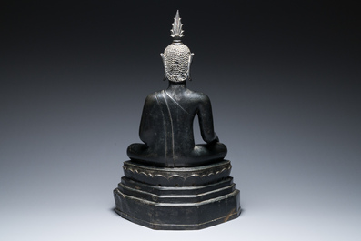 Een grote bronzen Boeddha, Birma (Myanmar), Arakan Staat, 16/17e eeuw