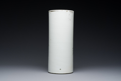 A Chinese famille rose hat stand, signed Yu Zhao 余釗, 19/20th C.