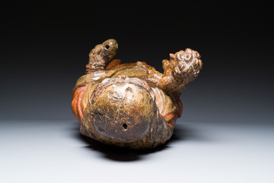 Vierge &agrave; l'Enfant en ch&ecirc;ne sculpt&eacute; et polychrom&eacute;, probablement France, 16&egrave;me