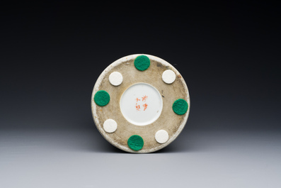A Chinese famille rose hat stand, signed Yu Zhao 余釗, 19/20th C.
