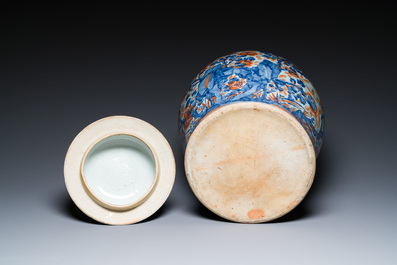 Vase couvert en porcelaine de Chine de style Imari et en rouge de cuivre, Kangxi