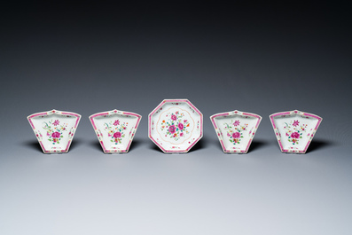 Deux services &agrave; mendiants de neuf pi&egrave;ces en porcelaine de Chine famille rose, 18/19&egrave;me