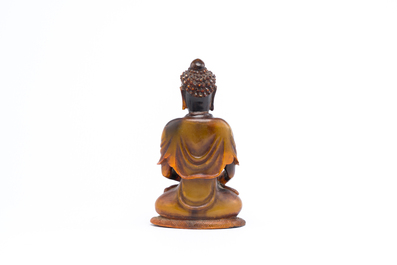 Bouddha de M&eacute;decine ou Bhaishajyaguru en corne sculpt&eacute;e, Chine, 19&egrave;me