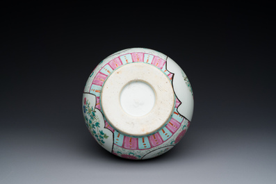 A Chinese famille rose bottle vase, 19th C.