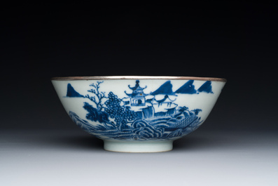 Een Chinese blauw-witte 'Bleu de Hue' kom voor de Vietnamese markt, Nhat 日 merk voor keizer Tu Duc, 1848-1883