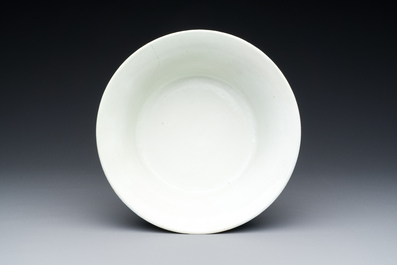 Een Chinese blauw-witte 'Bleu de Hue' kom voor de Vietnamese markt, 'draken' merk, 19e eeuw