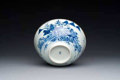 Een Chinese blauw-witte 'Bleu de Hue' kom voor de Vietnamese markt, Nhat 日 merk voor keizer Tu Duc, 1848-1883