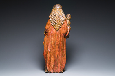 Vierge &agrave; l'Enfant en ch&ecirc;ne sculpt&eacute; et polychrom&eacute;, probablement France, 16&egrave;me