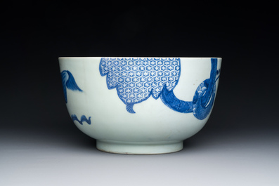 Een Chinese blauw-witte 'Bleu de Hue' kom voor de Vietnamese markt, Nguyen merk, 18e eeuw