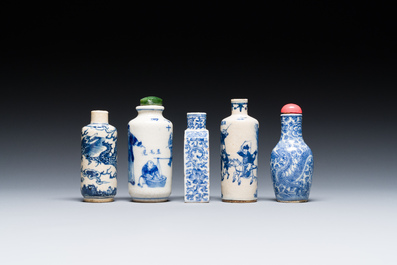 Cinq tabati&egrave;res en porcelaine de Chine en bleu et blanc, 19/20&egrave;me