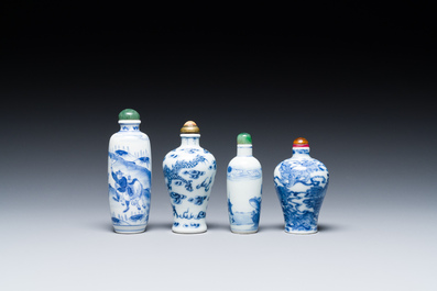 Vier Chinese blauw-witte snuifflessen, 18/19e eeuw