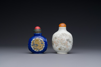 Twee Chinese snuifflessen in porselein, Daoguang merk en periode