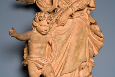 Vierge de l'Apocalypse en terre cuite, Flandre, 16/17&egrave;me