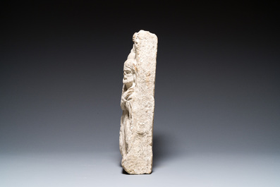 Fragment d'autel ou de tombeau en gr&egrave;s sculpt&eacute;, France, 15/16&egrave;me