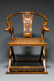 Chaise pliante en forme de fer &agrave; cheval en bois, Chine, 19/20&egrave;me