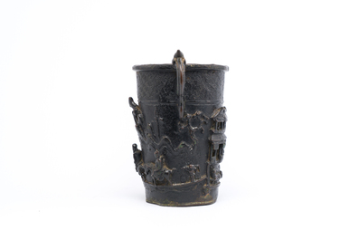 Br&ucirc;le-parfum en bronze &agrave; d&eacute;cor en relief, Chine, Ming