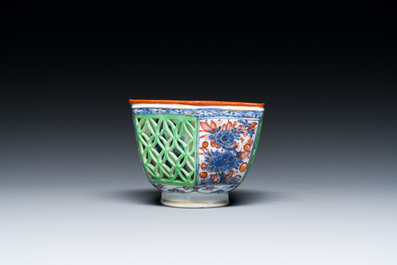 A Dutch-decorated Chinese reticulated double-walled hexagonal tea bowl, Kangxi