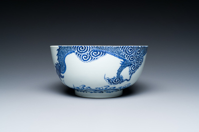 A Chinese blue and white 'Bleu de Hue' bowl and a plate for the Vietnamese market, Noi Phu mark, 19th C.