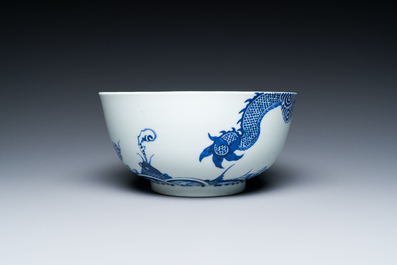 A Chinese blue and white 'Bleu de Hue' bowl and a plate for the Vietnamese market, Noi Phu mark, 19th C.