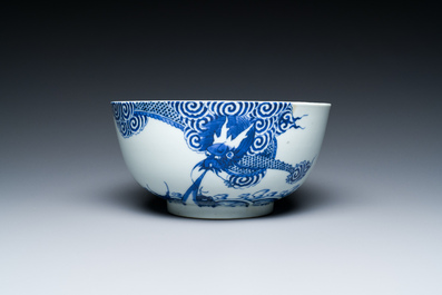 A Chinese blue and white 'Bleu de Hue' bowl and a plate for the Vietnamese market, Noi Phu mark, 19th C.