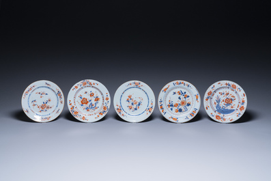 Dertien Chinese Imari-stijl borden, Kangxi/Qianlong