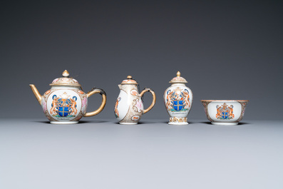 Un service &agrave; th&eacute; de 21 pi&egrave;ces en porcelaine de Chine aux armes de 'Van der Cruyce' pour le march&eacute; belge, Qianlong