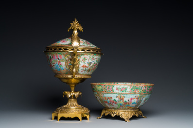 Een Chinese Canton famille rose dekselkom met vergulde montuur en een kom op vergulde bronzen voet, 19e eeuw