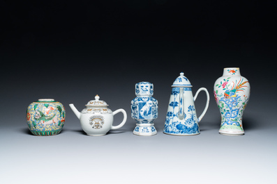Een diverse collectie Chinees porselein, Kangxi en later