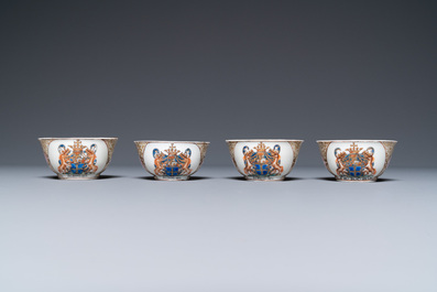Un service &agrave; th&eacute; de 21 pi&egrave;ces en porcelaine de Chine aux armes de 'Van der Cruyce' pour le march&eacute; belge, Qianlong