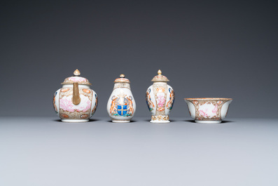 Un service &agrave; th&eacute; de 21 pi&egrave;ces en porcelaine de Chine aux armes de 'Van der Cruyce' pour le march&eacute; belge, Qianlong