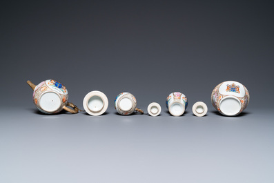 Un service &agrave; th&eacute; de 21 pi&egrave;ces en porcelaine de Chine aux armes de 'Van der Cruyce' pour le march&eacute; belge, Qianlong
