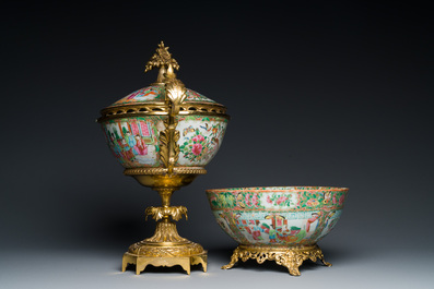 Een Chinese Canton famille rose dekselkom met vergulde montuur en een kom op vergulde bronzen voet, 19e eeuw